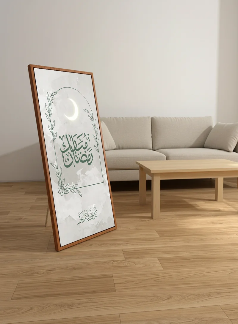 لوحة لوحة كانفاس على إطار خشبي بإطار خارجي بلون خشبي مع حامل خلفي بتصميم رمضان مبارك